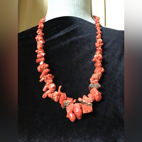 Vintage Graduated Rock Coral Necklace - Picture 3 of 4